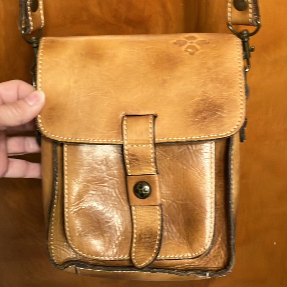 PATRICIA NASH VINTAGE CROSSBODY. TAN 100% ITALIAN LEATHER. LONG STRAP. SOFT. EUC